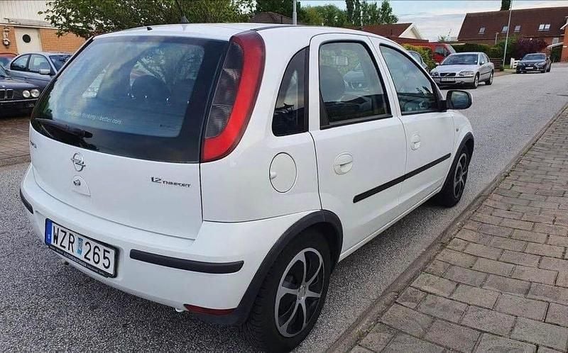 Begagnad Opel Corsa 2005 Halvkombi