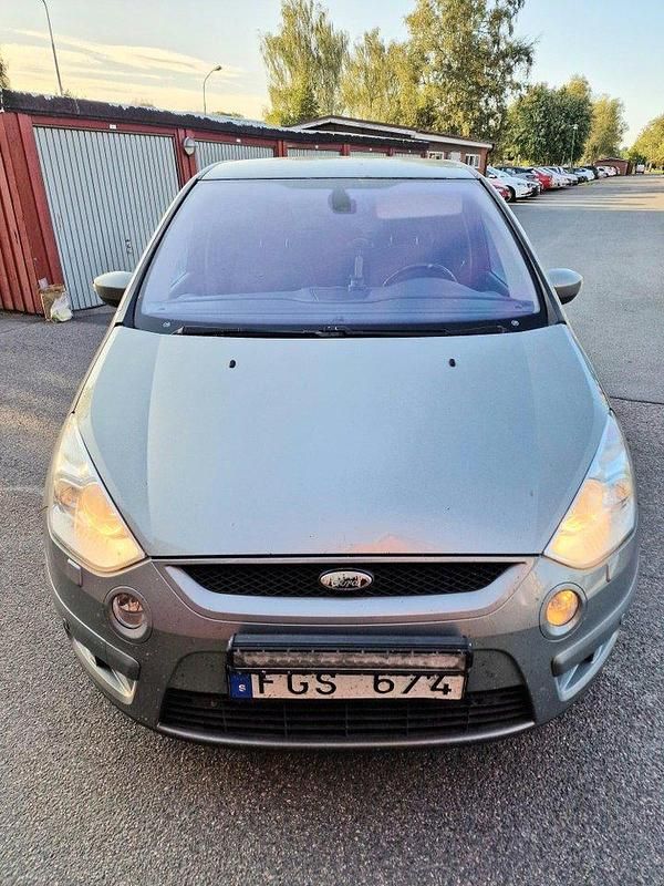 Grå Begagnad 2009 Ford S-MAX S Minibuss | 27 500 kr - Bild 1/4