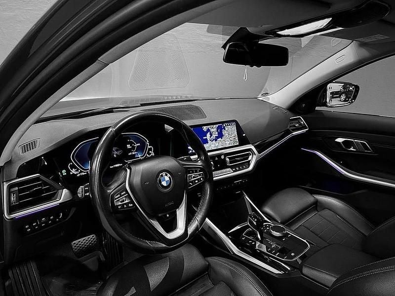 Begagnad BMW 330 Sport Line 292 HK (214 kW) 2020 Grå metallic Sedan