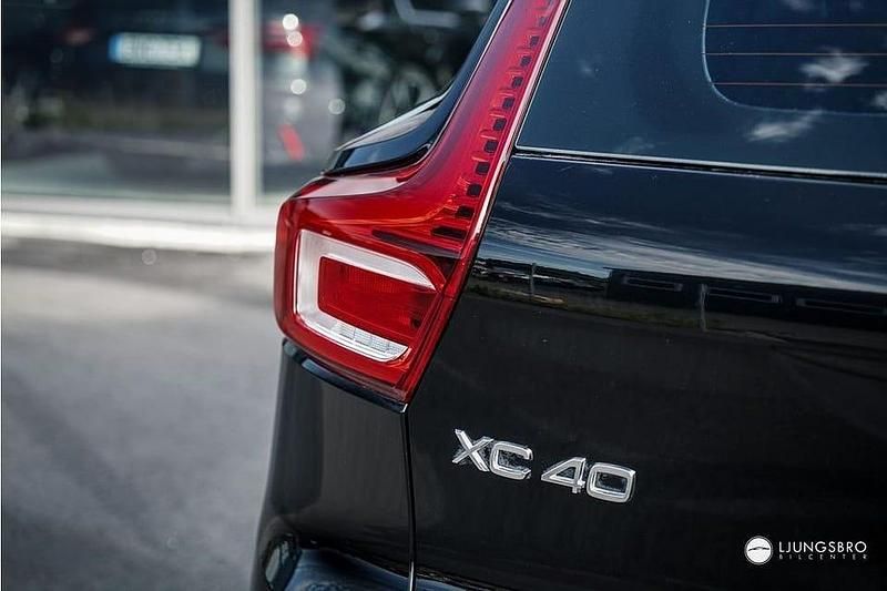 Begagnad Volvo XC40 Core 211 HK (155 kW) 2023 Svart SUV