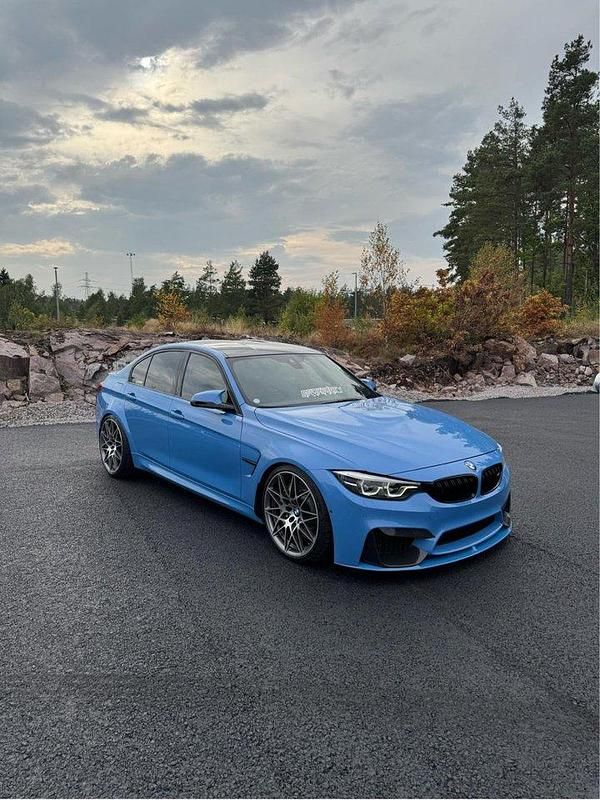 Begagnad 2018 BMW M3 Competition Edition Sedan | 739 900 kr - Bild 1/4