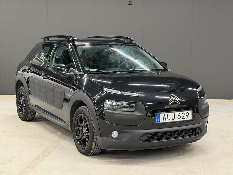 Begagnad Citroën C4 Cactus PureTech 82 HK (60 kW) 2015 Svart metallic Halvkombi