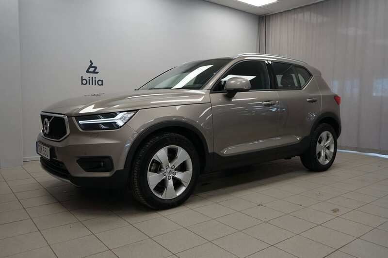 Grå Begagnad 2020 Volvo XC40 Momentum SUV | 269 900 kr (Superpris) - Bild 1/3