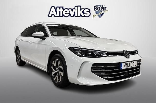 Vit Begagnad 2024 VW Passat Business Kombi | 344 900 kr - Bild 1/4