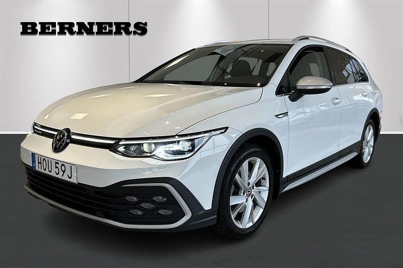 Vit Begagnad 2021 VW Golf Alltrack Kombi | 319 900 kr (Marknadspris) - Bild 1/4
