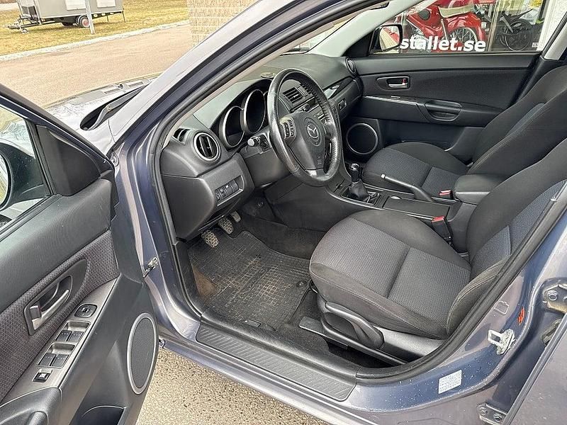 Begagnad Mazda 3 Inclusive 105 HK (77 kW) 2007 Mörkgråmetallic Halvkombi
