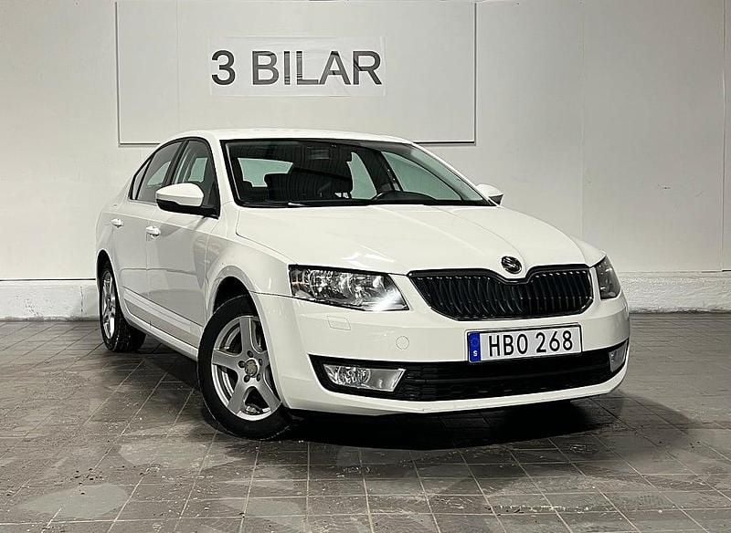 Vit Begagnad 2013 Skoda Octavia Ambition Halvkombi | 54 990 kr (Bra pris) - Bild 1/4