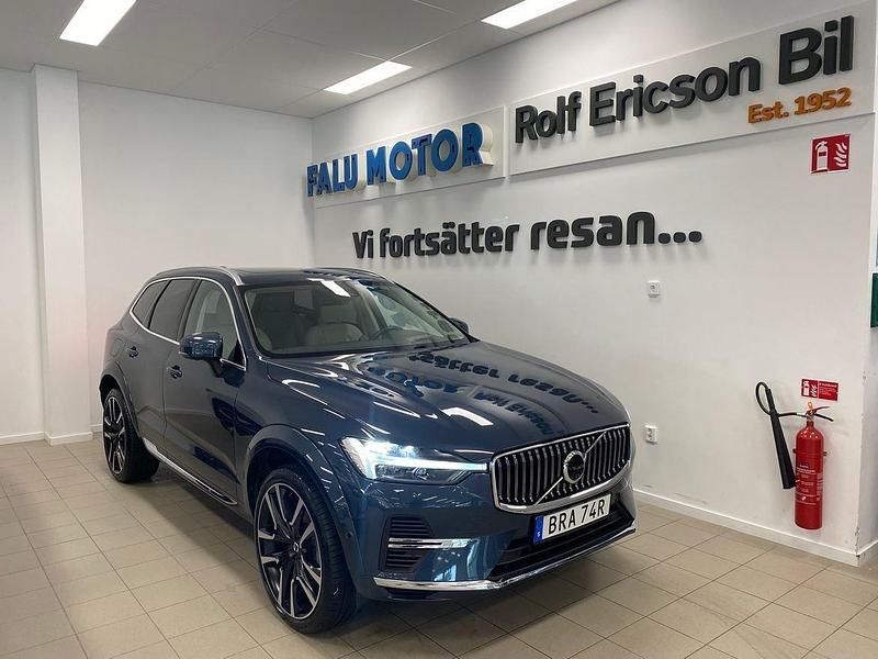 Mörkblå (blå) Begagnad 2025 Volvo XC60 Ultra SUV | 679 500 kr - Bild 1/4