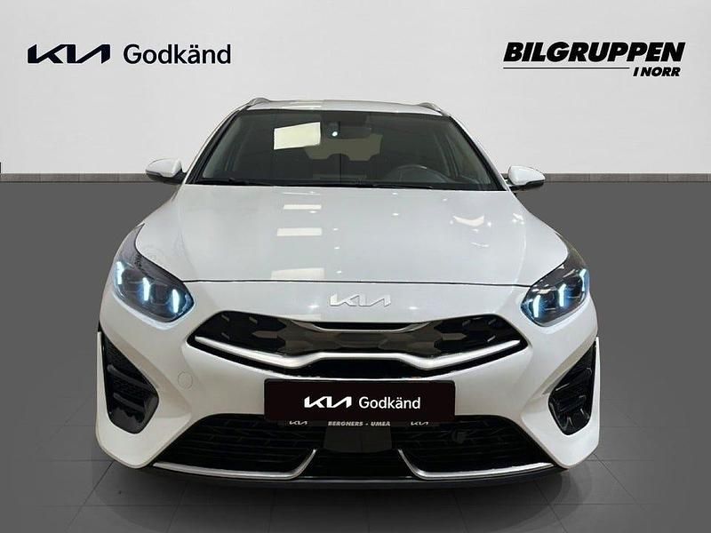 Begagnad Kia Ceed Sportswagon Advance 141 HK (103 kW) 2022 Vit Kombi