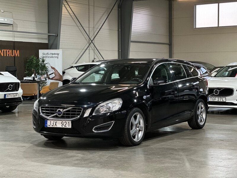 Svart Begagnad 2011 Volvo V60 Momentum Kombi | 84 900 kr (Bra pris) - Bild 1/4
