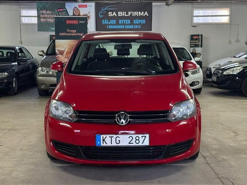 Begagnad VW Golf Plus Cross 105 HK (77 kW) 2011 Röd Minibuss