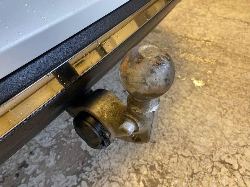 Begagnad Volvo V60 Core 355 HK (261 kW) 2023 Vit Kombi