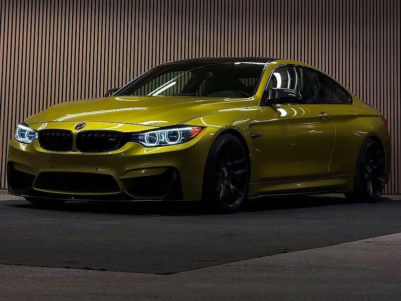 Gul Begagnad 2015 BMW M4 Competition Edition | 469 000 kr - Bild 1/4