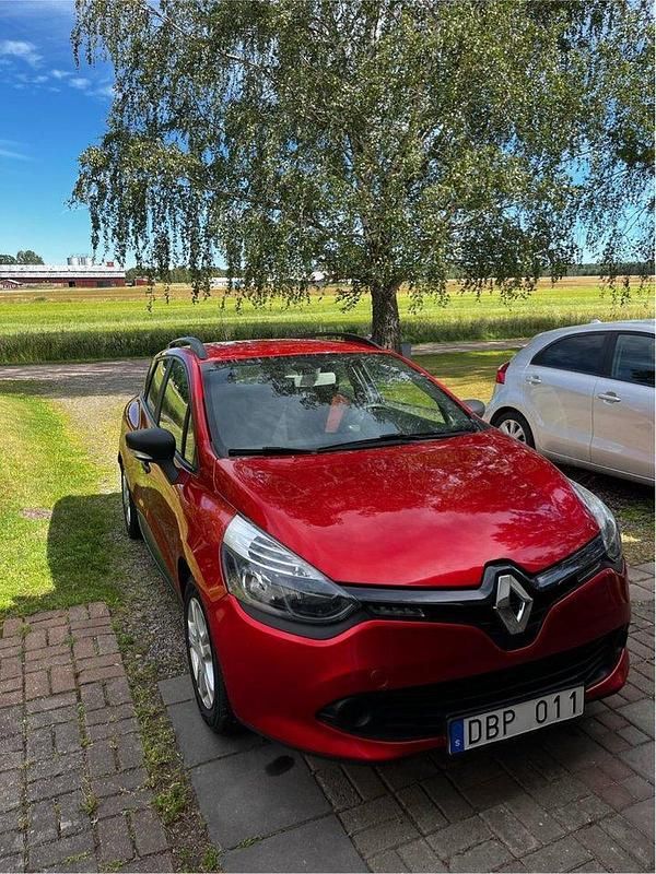 Röd Begagnad 2014 Renault Clio GrandTour Kombi | 72 000 kr (Marknadspris) - Bild 1/4