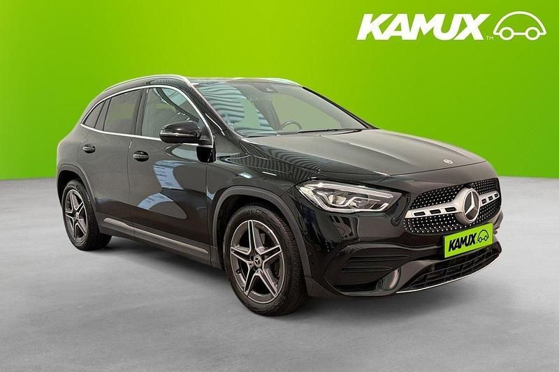 Svart Begagnad 2023 Mercedes GLA200 AMG SUV | 374 900 kr (Marknadspris) - Bild 1/3