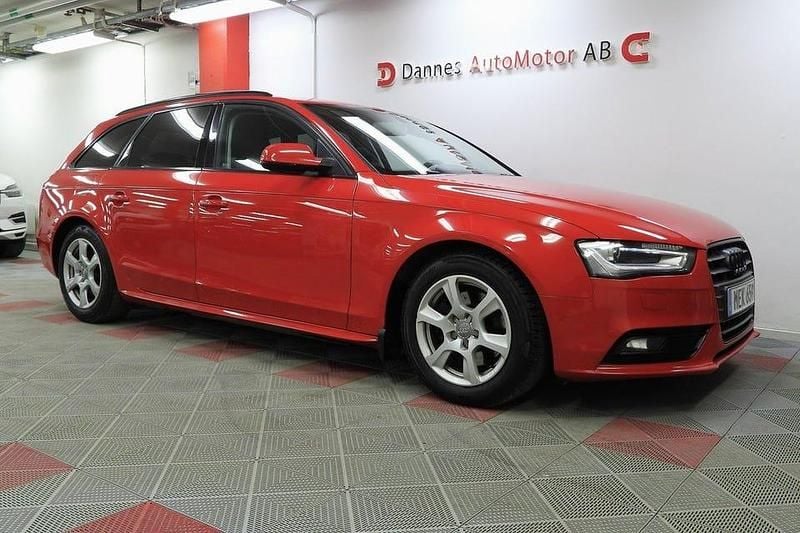 Begagnad Audi A4 136 HK (100 kW) 2012 Röd Kombi