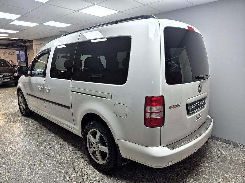 Begagnad VW Caddy Maxi Life Life 102 HK (75 kW) 2011 Vit Minibuss