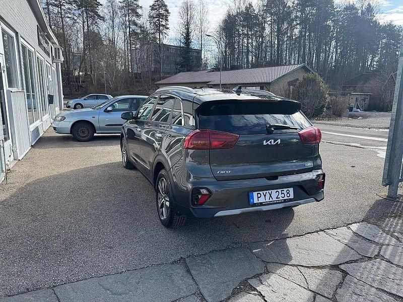 Begagnad Kia Niro Advance 105 HK (77 kW) 2022 Grå SUV