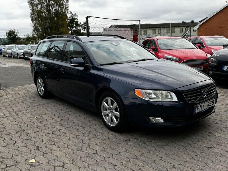 Blå Begagnad 2014 Volvo V70 Kinetic Kombi | 79 900 kr (Marknadspris) - Bild 1/4