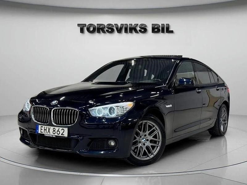 Svart Begagnad 2013 BMW 530 Gran Turismo Comfort Edition Halvkombi | 179 900 kr (Marknadspris) - Bild 1/4