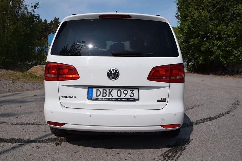 Begagnad VW Touran 150 HK (110 kW) 2014 Vit Minibuss