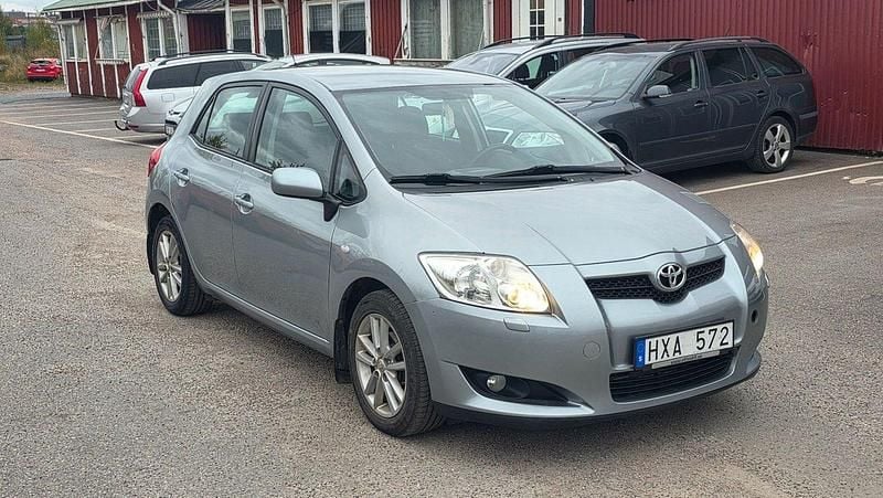 Grå Begagnad 2008 Toyota Auris Halvkombi | 27 900 kr (Bra pris) - Bild 1/4