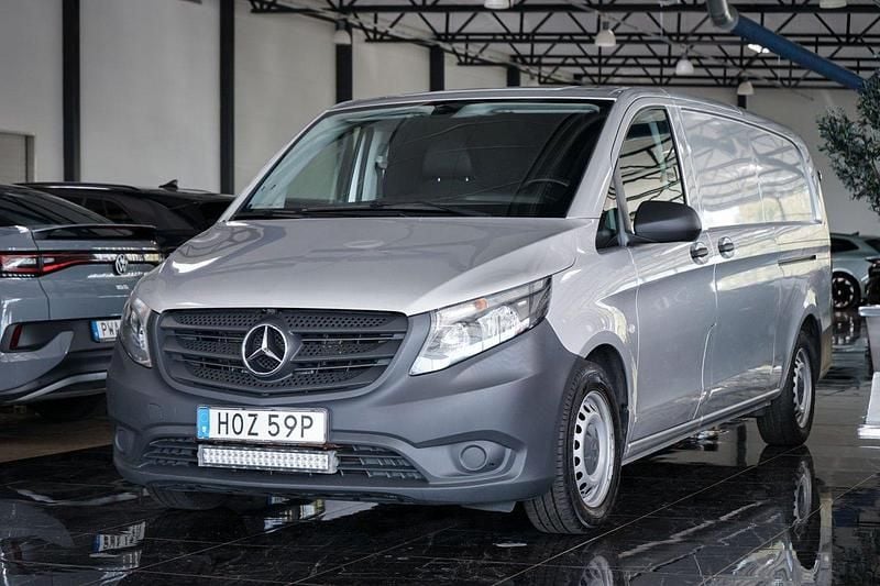 Silver Begagnad 2019 Mercedes Vito Minibuss | 199 500 kr (Marknadspris) - Bild 1/4