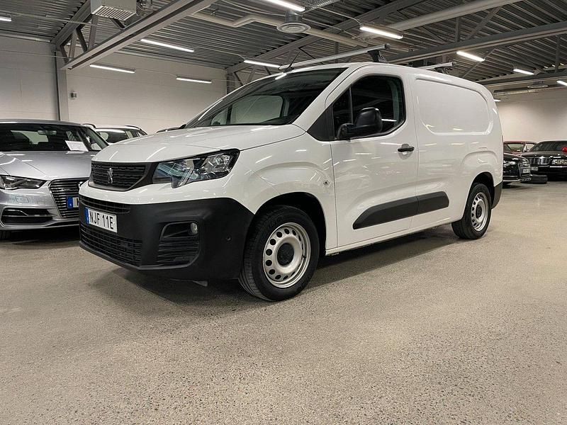 Vit Begagnad 2019 Peugeot Partner Minibuss | 149 900 kr (Marknadspris) - Bild 1/4