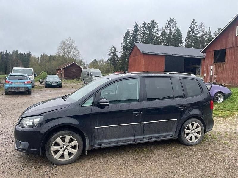 Svart Begagnad 2011 VW Touran GT Minibuss | 43 900 kr (Bra pris) - Bild 1/4