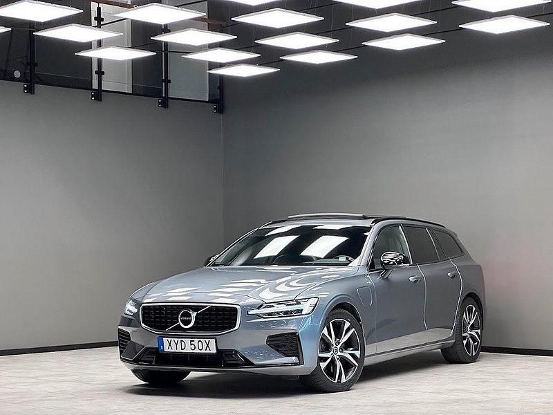 Grå Begagnad 2019 Volvo V60 R-Design Kombi | 329 900 kr (Marknadspris) - Bild 1/3