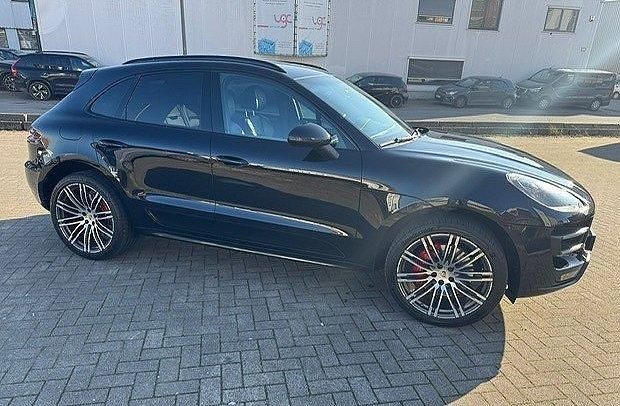 Svart Begagnad 2015 Porsche Macan Turbo SUV | 298 000 kr - Bild 1/4