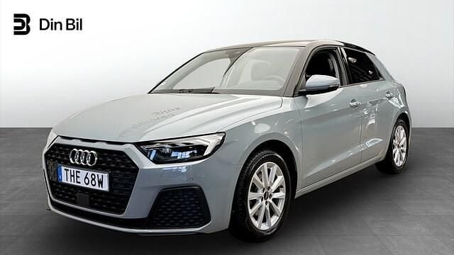 Grå Begagnad 2022 Audi A1 Sportback Proline Halvkombi | 229 000 kr (Marknadspris) - Bild 1/4