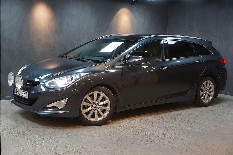 Grå Begagnad 2011 Hyundai i40 Kombi | 84 900 kr (Lite dyr) - Bild 1/4