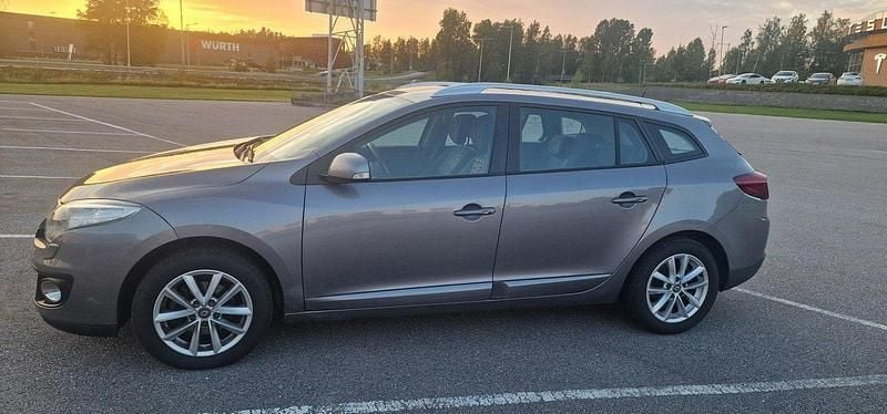 Grå Begagnad 2013 Renault Mégane GrandTour Kombi | 30 000 kr (Bra pris) - Bild 1/4