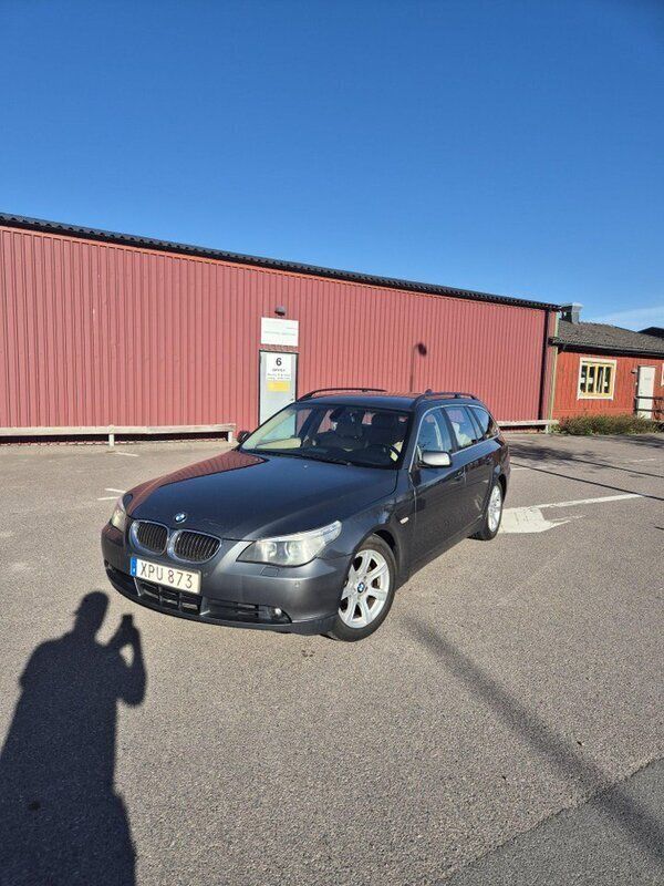 Grå Begagnad 2006 BMW 525 Kombi | 38 000 kr (Bra pris) - Bild 1/4