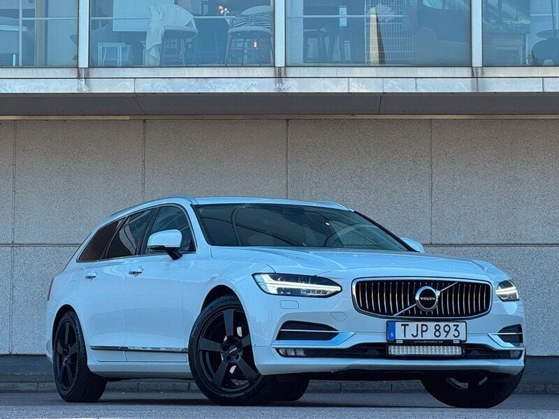 Vit Begagnad 2018 Volvo V90 Inscription Kombi | 229 900 kr (Marknadspris) - Bild 1/4