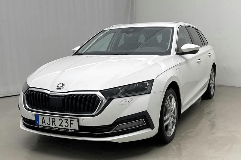Vit Begagnad 2021 Skoda Octavia Business Line Kombi | 182 000 kr (Superpris) - Bild 1/4