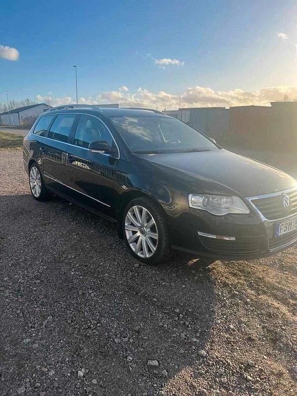 Svart Begagnad 2010 VW Passat Sportline Kombi | 33 000 kr - Bild 1/4