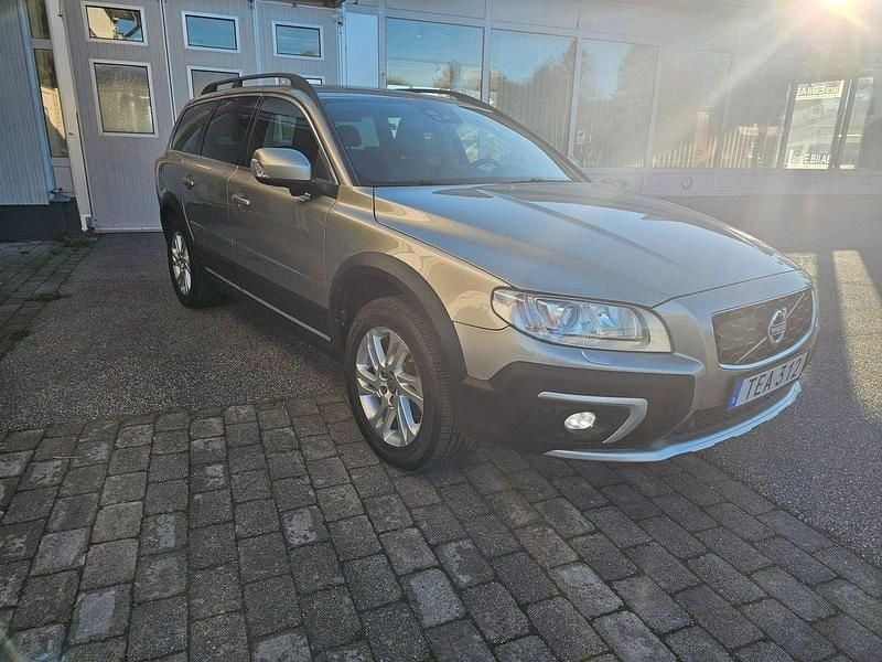 Ljusbrun (brunmetallic) Begagnad 2015 Volvo XC70 Summum SUV | 149 000 kr (Marknadspris) - Bild 1/4