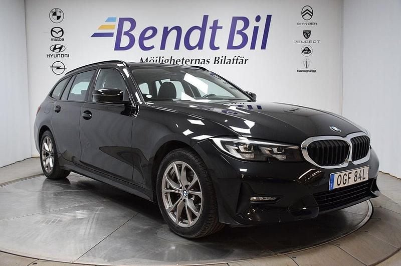 Svart Begagnad 2020 BMW 320 Sport Line Kombi | 269 500 kr (Marknadspris) - Bild 1/3