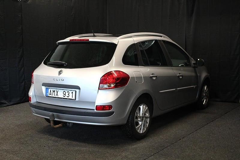 Begagnad Renault Clio GrandTour 111 HK (81 kW) 2011 Silver Kombi