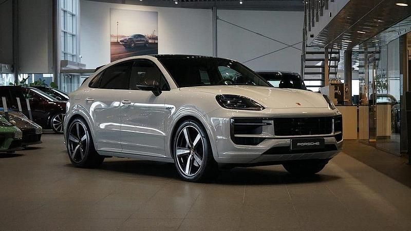 Grå Ny 2024 Porsche Cayenne SUV | 1 578 600 kr (Dyr) - Bild 1/4