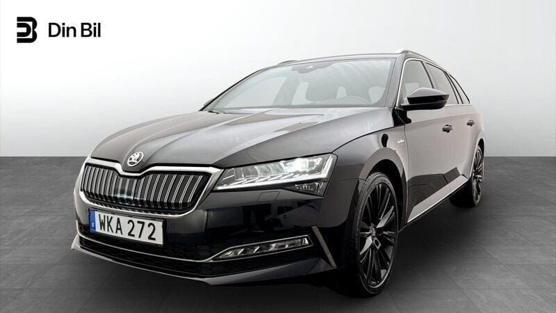 Blå Begagnad 2022 Skoda Superb SportLine Kombi | 389 000 kr (Dyr) - Bild 1/4