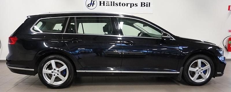 Begagnad VW Passat GTE 218 HK (160 kW) 2021 Svart Kombi