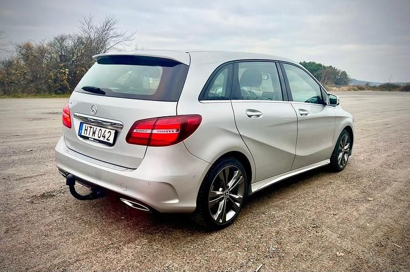 Begagnad Mercedes B180 109 HK (80 kW) 2016 Minibuss