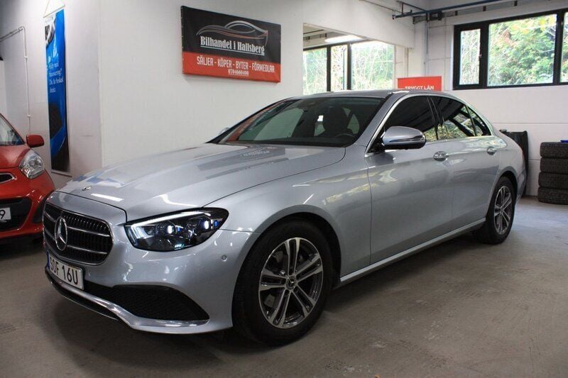 Silver Begagnad 2020 Mercedes E220 Avantgarde Sedan | 369 900 kr (Marknadspris) - Bild 1/4
