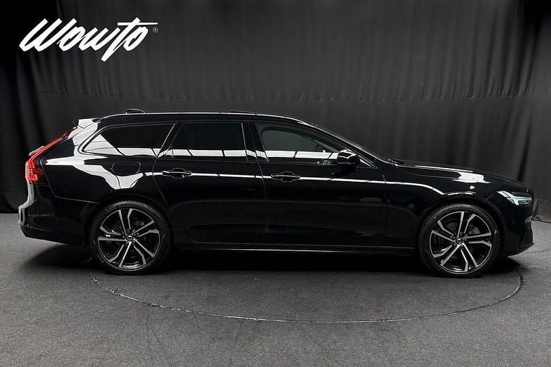 Begagnad Volvo V90 Ultimate 456 HK (335 kW) 2023 Onyx svart Kombi