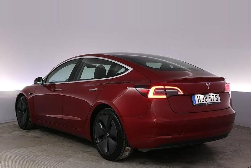 Begagnad Tesla Model 3 Long Range AWD 366 kW (498 HK) 2019 Röd Sedan