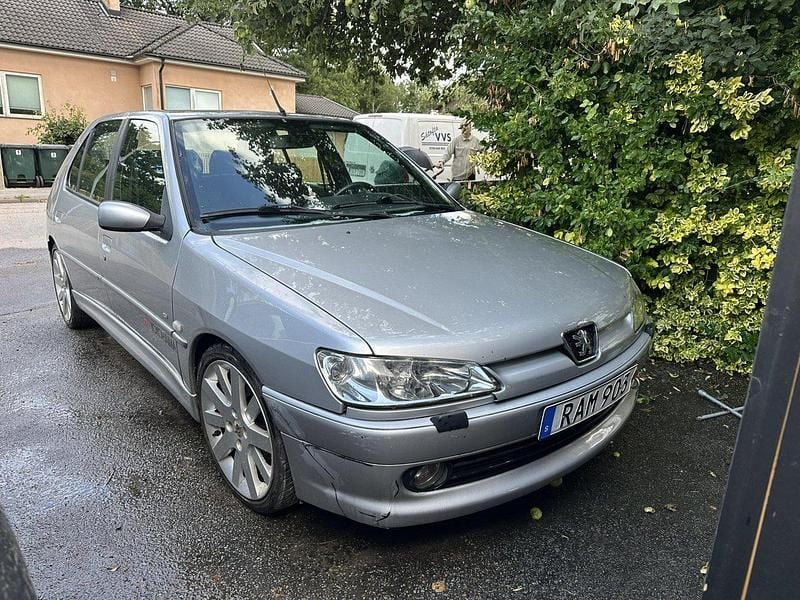 Grå Begagnad 2000 Peugeot 306 Halvkombi | 7 000 kr - Bild 1/4
