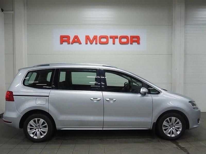 Begagnad VW Sharan 140 HK (102 kW) 2014 Silver Minibuss